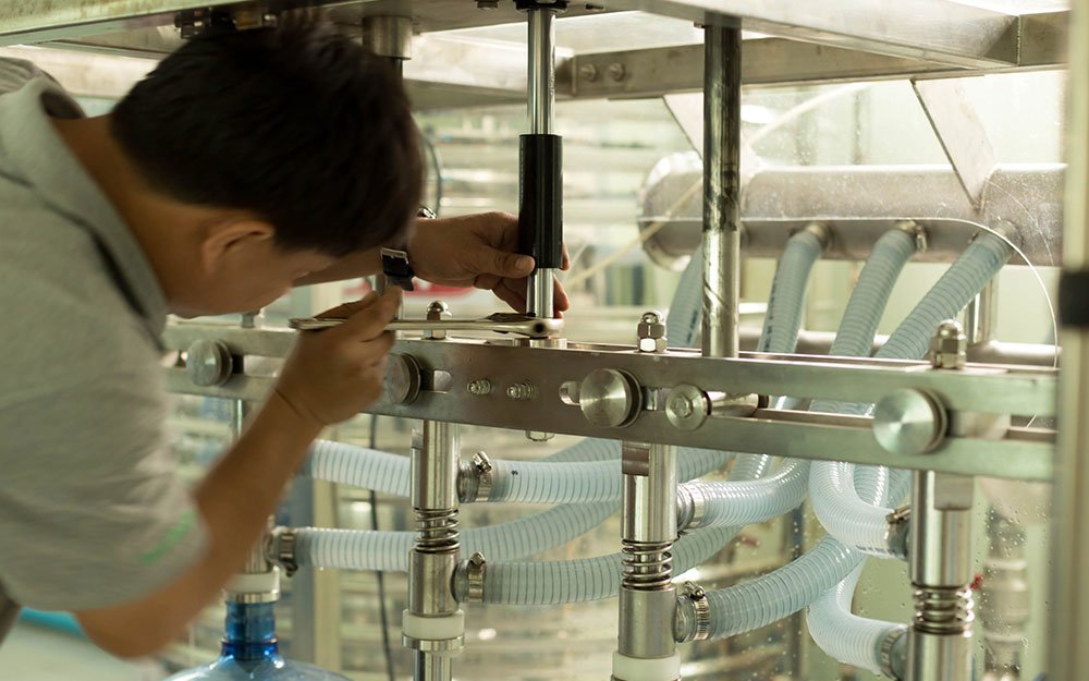 Fluid Transfer Between Pharmaceutical Equipment