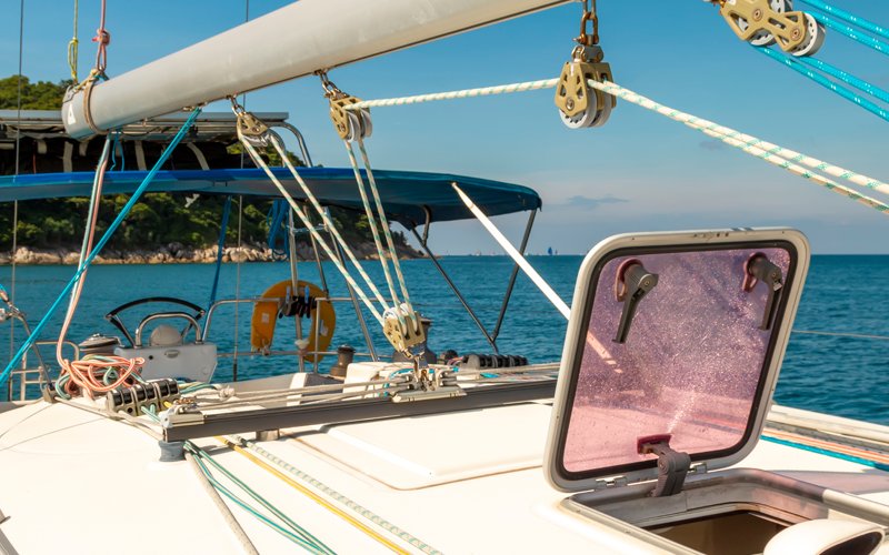 Sealing marine hatches