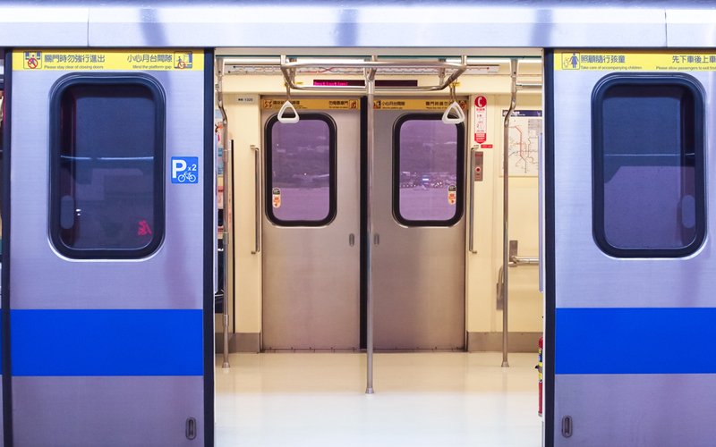 Sealing metro doors and windows