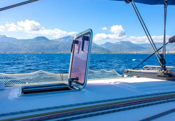 inflatable seals for marine applications